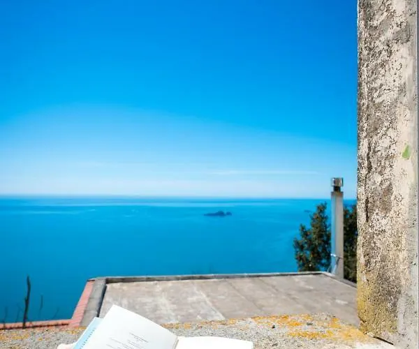 アパート La Borragine